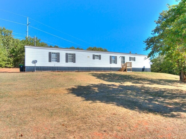 Building Photo - 3bed/2bath Mobile Home Available on 1.3 Acres in Noble!