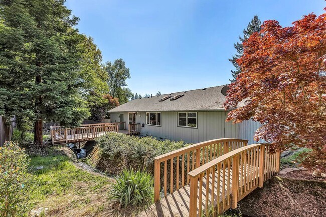 Photo - 110 NW Sinclair Dr