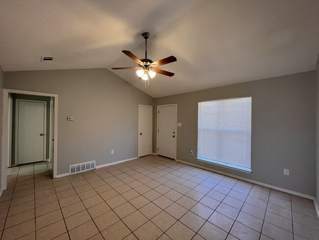 Photo - 6270 Jamestown Dr