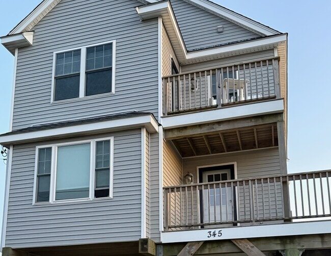 Building Photo - 345 Plymouth Ave