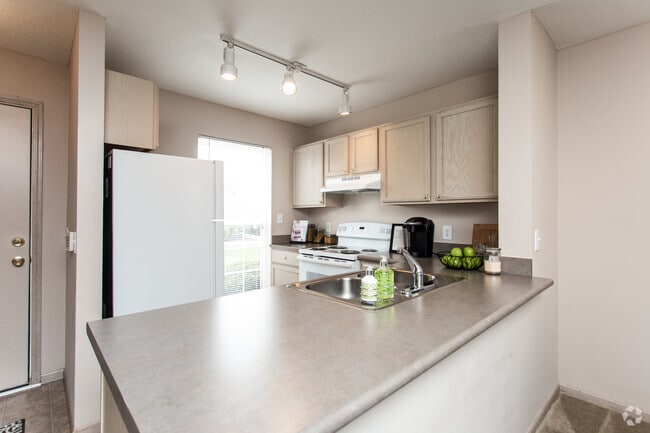 2BR, 1.5BA - 1,024 SF - Lakesedge