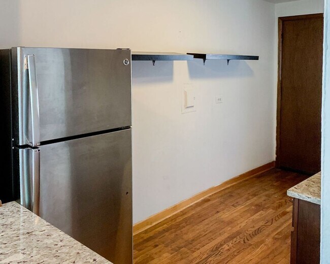 Photo - 877 W Lill Ave Unidad D3