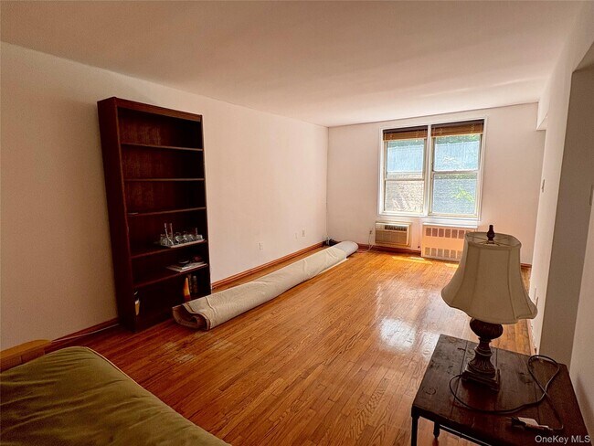 Photo - 67-50 Thornton Pl Unidad 2U