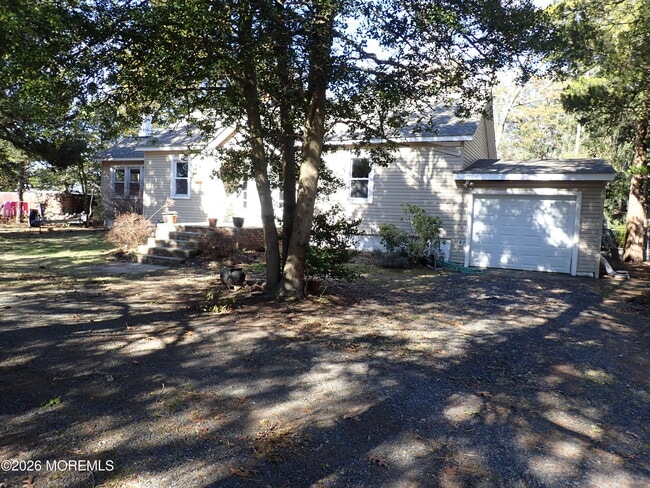 Photo - 1490 Davidson Ave