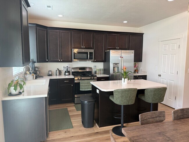 Photo - 885 W Edinburgh Dr