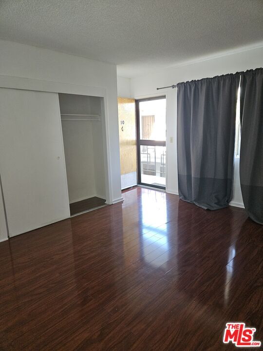 Photo - 5641 Halbrent Ave Unidad 10