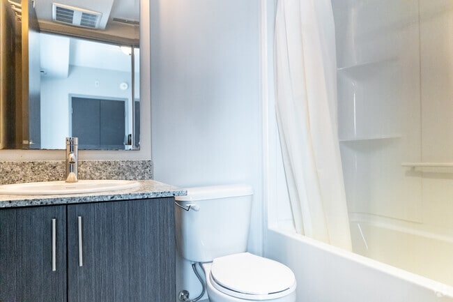 2BR, 2BA - 767SF - Bathroom