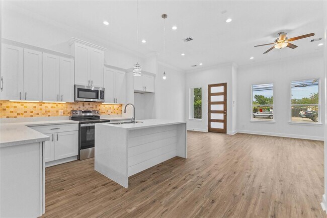 Photo - 7805 Farnsworth St Unit B