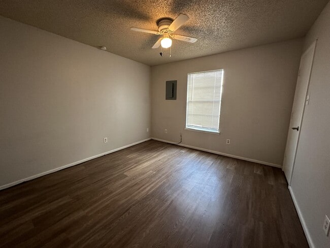 Photo - 2103 S Loop 289