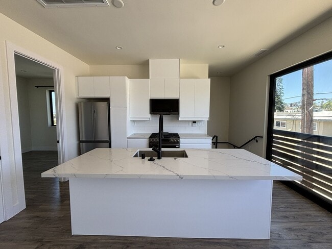 Photo - 2168 Balboa Ave Unit B