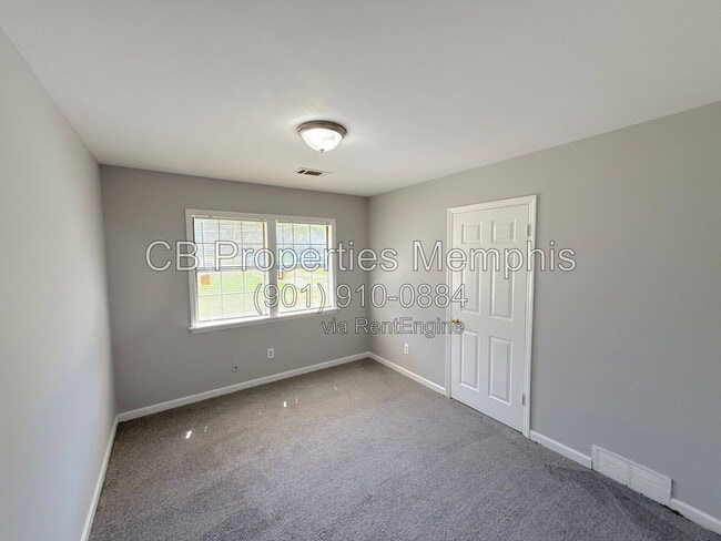 Photo - 1445 Robin Hood Ln