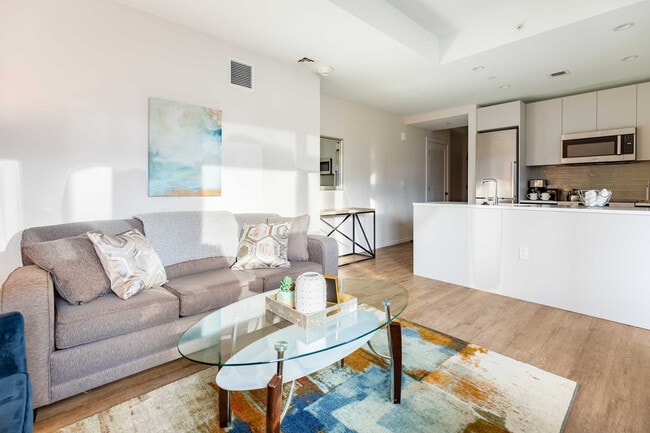 Photo - 131 Seaport Blvd Unidad SI FL8-ID1050365P