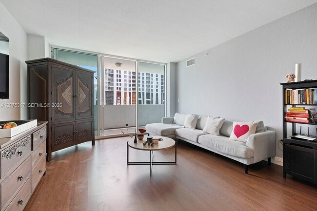 Building Photo - 500 NE 29th St Unit 606