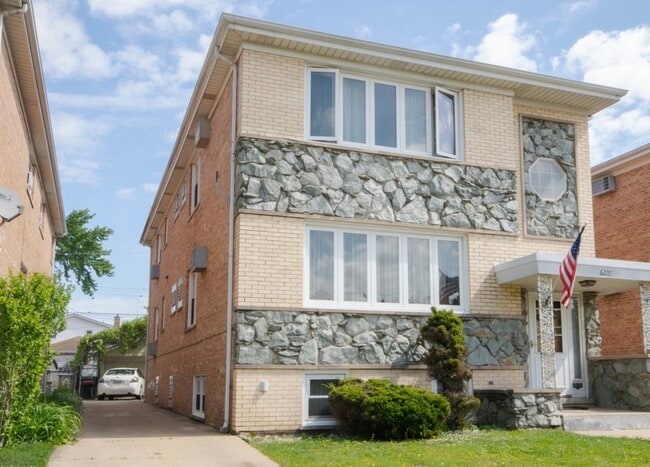Building Photo - 6220 W Lawrence Ave Unit 6220 w Lawrence
