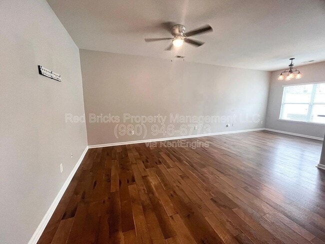 Photo - 4630 Craigmoss Ln