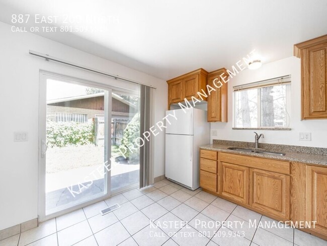 Photo - 887 E 200 N Apartment