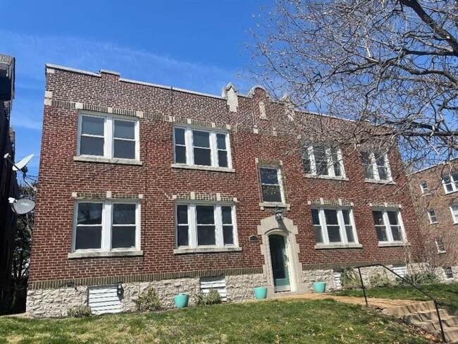 Building Photo - 4568 Flad Ave Unit 2E
