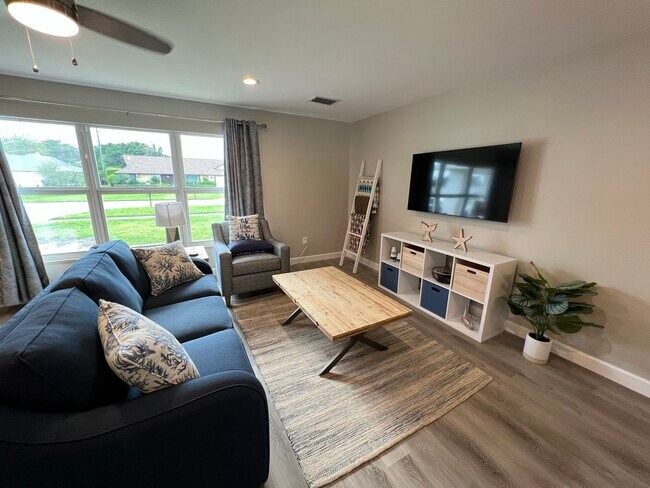 Family Room with view to front of house - 2206 Kings Lake Blvd