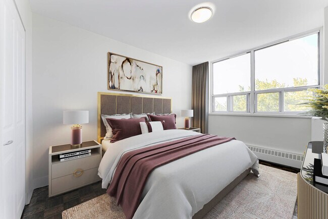 Photo - 161 University Ave E