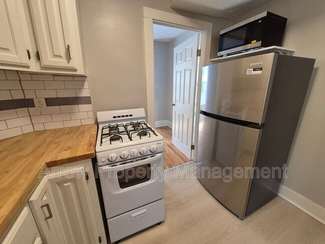 Building Photo - 2727 P St Unit 3 Rental
