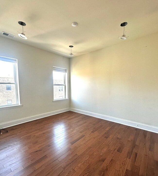 Photo - 1155 W Lunt Ave Unit 3