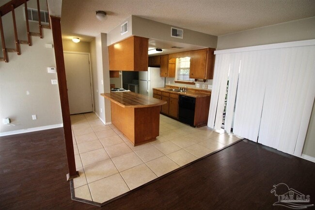 Photo - 6930 Heather Oaks Dr