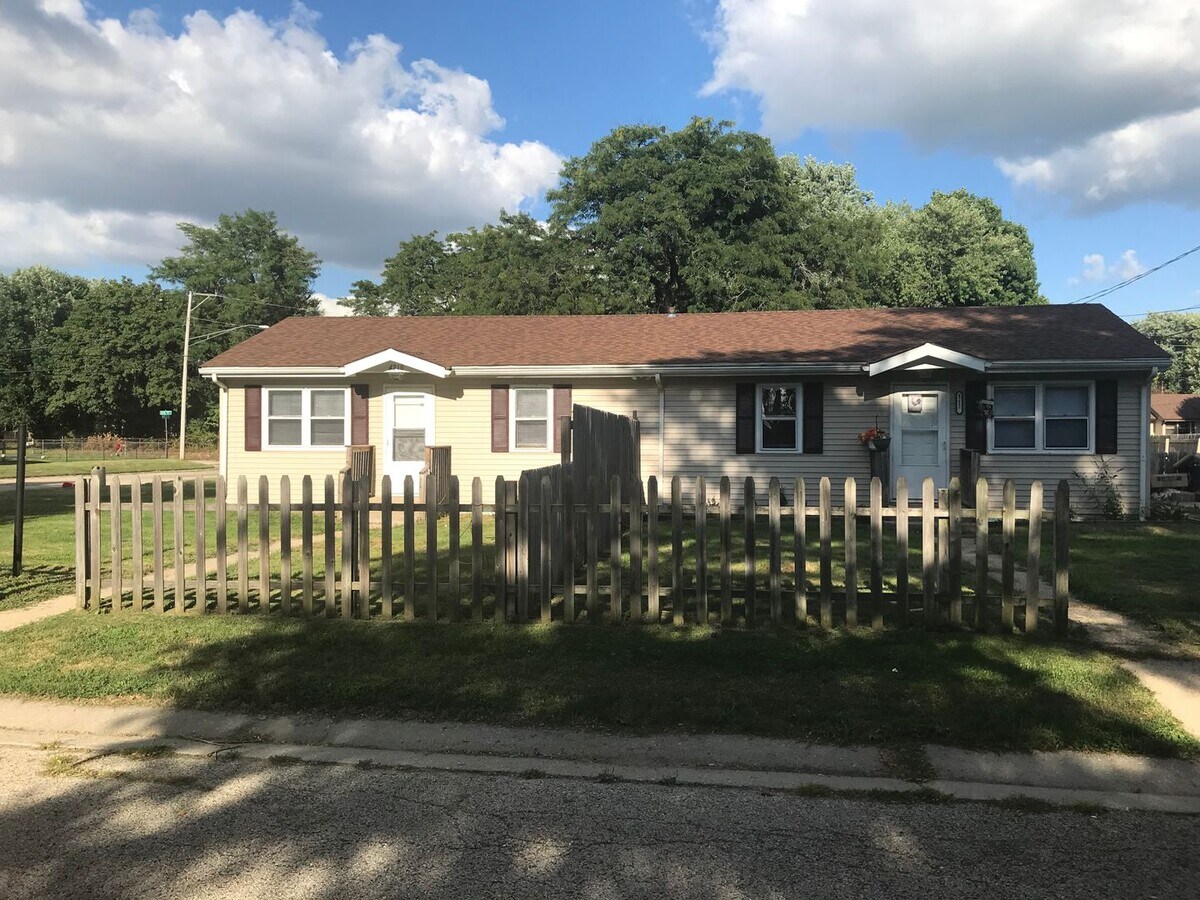 4207 - 4205 8TH ST - 4207 - 4205 8TH ST