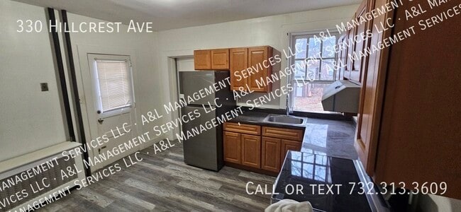 Photo - 330 Hillcrest Ave