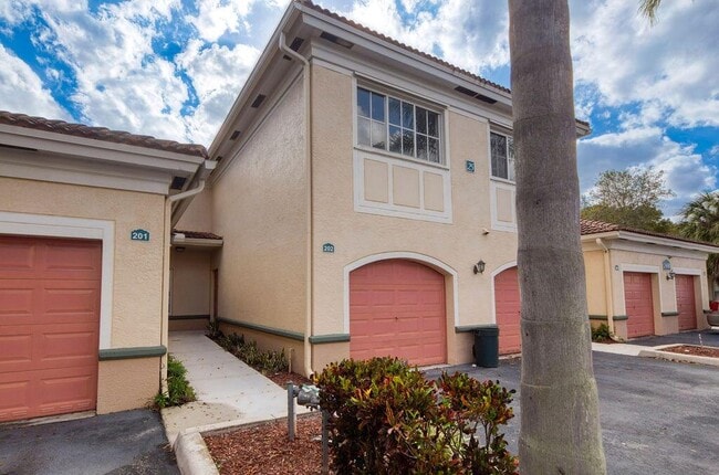 Photo - 2400 Centergate Dr