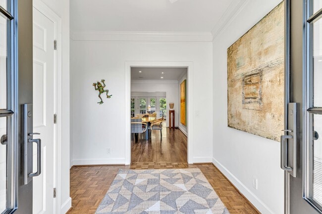 Photo - 204 Longwood Ct