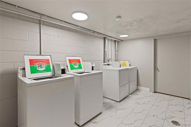 Photo - 11611 Morang Ave