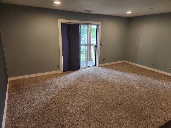 Photo - 9513 University Ave Unidad #8