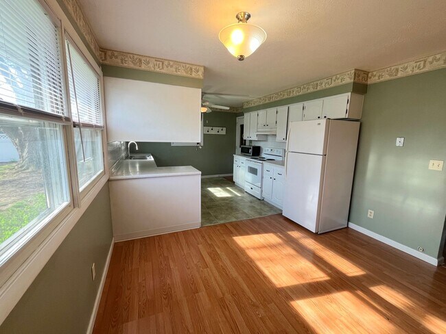 Photo - 3-bedroom, 1.5 bathroom unfurnished home in Saint Joseph
