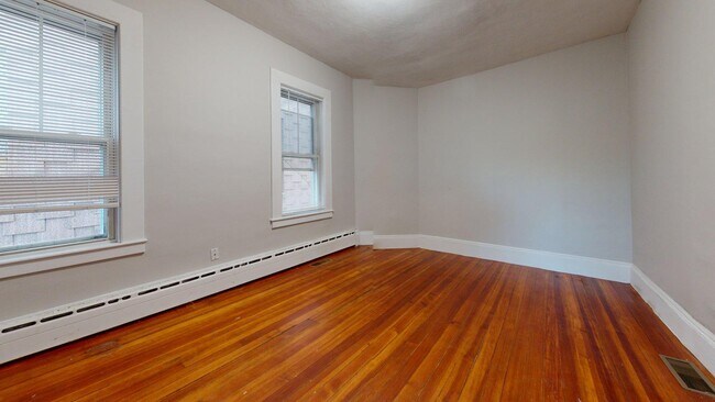 Photo - 677 Bennington St Unidad 1