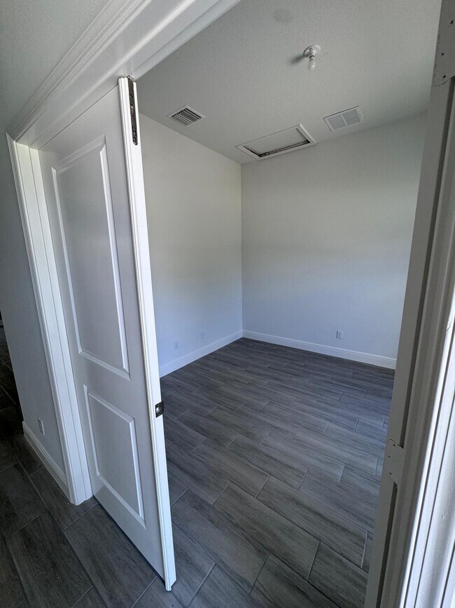 Photo - 3351 Lakeland Ave