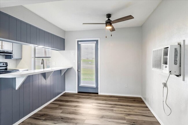 Building Photo - Beautifully Updated 1Bed / 1Bath Apartment Home Unit 4005-B5