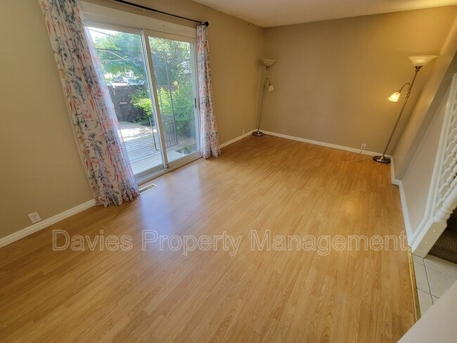 Photo - 18104-18193 93 Ave NW