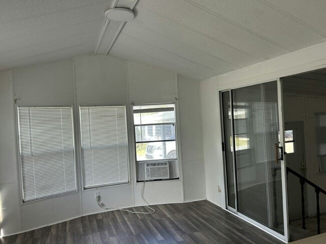 Photo - 6105 Land O' Lakes Blvd