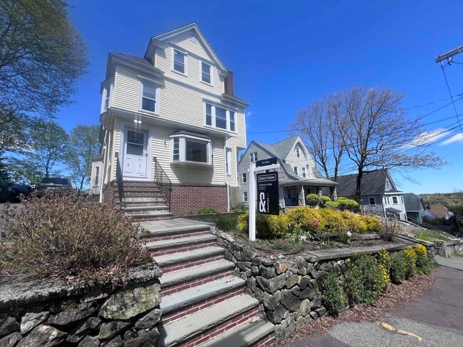 Building Photo - 61 Wollaston Ave Unit 61 Wollaston Ave -  2