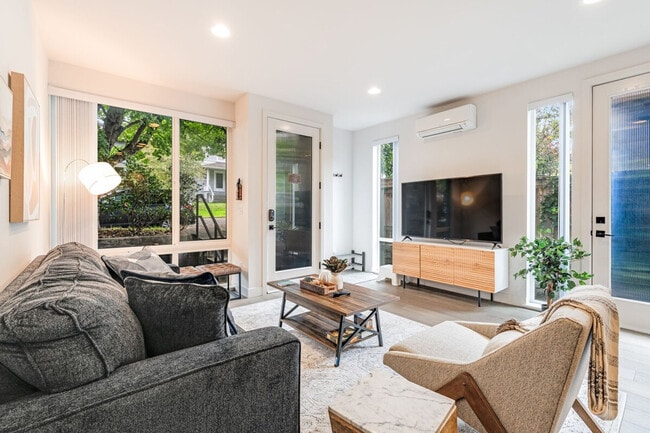 Building Photo - 2319 Franklin Ave E Unit SI ID1035905P