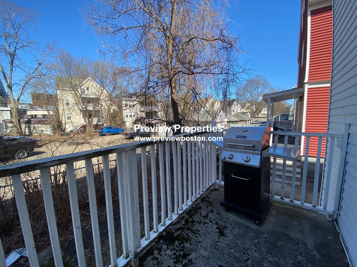 Photo - 18 Fairbanks St Unidad 1
