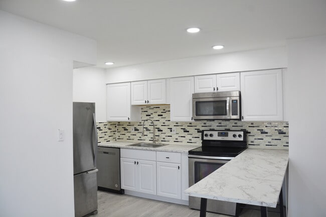 Building Photo - 2350 Baldwin Ave Unit 2350 Baldwin Ave Apt 2