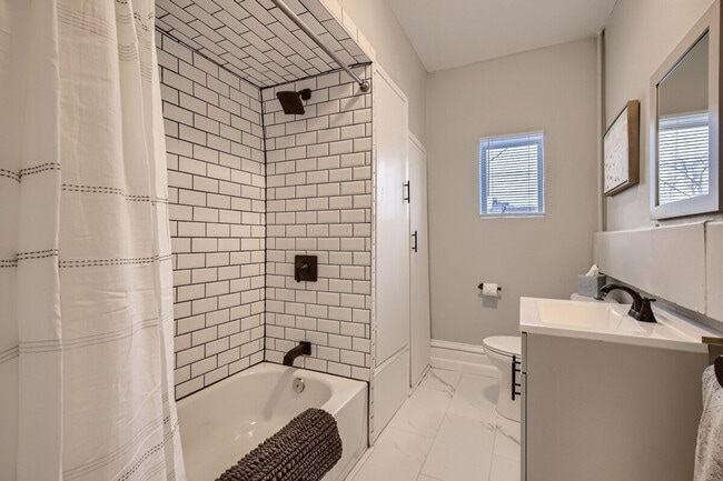 Photo - 1240 York St Unit SI ID1026269P