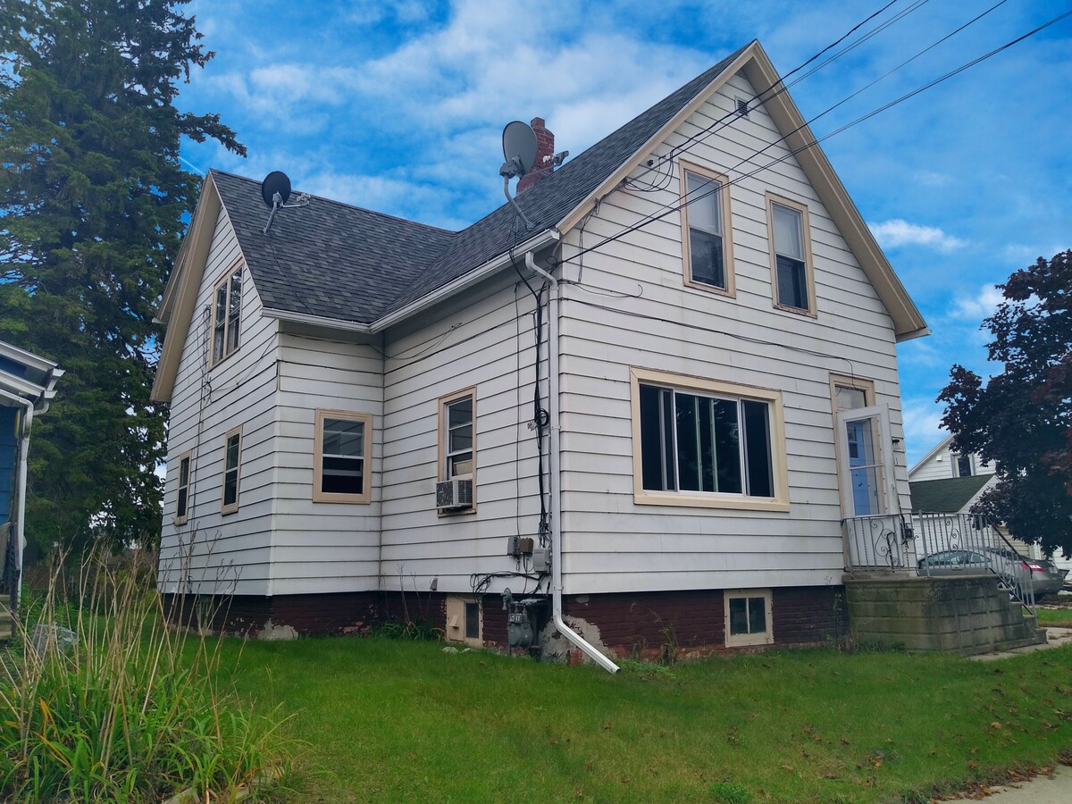 Photo - 2011 Monroe St Unit Upper