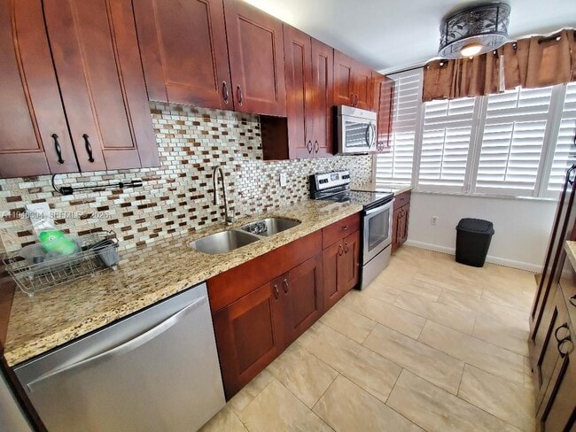 Photo - 18061 Biscayne Blvd Unit 301