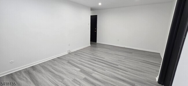 Photo - 206 Main St Unit 1