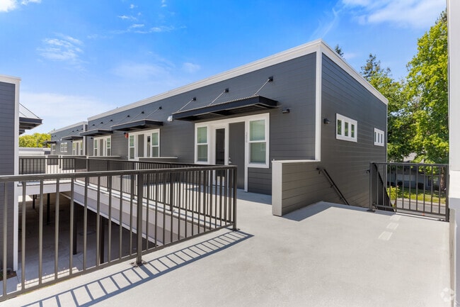 Building Photo - EdgeWay Rental