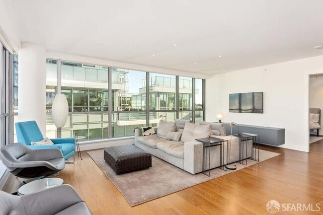 Photo - 718 Long Bridge St