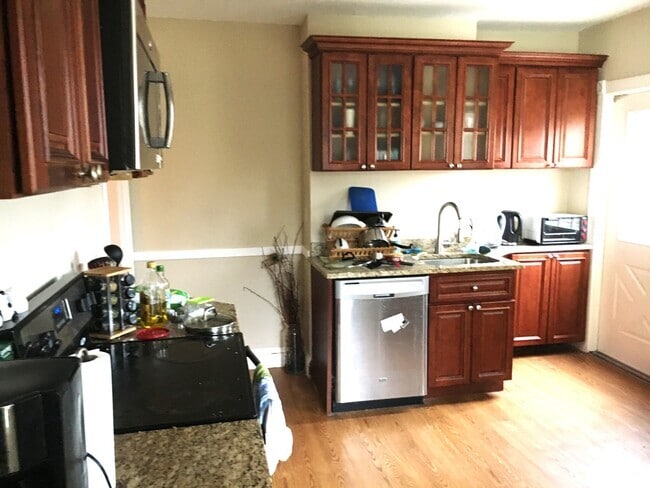Building Photo - 17 Putnam Ave Rental