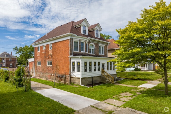 558 Marston St